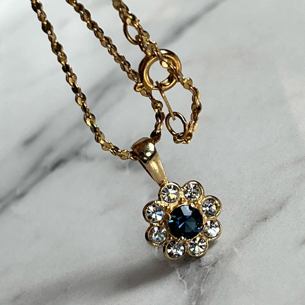Dainty Gold blue sapphire flower Necklace classic stunning simple elegant babe - Picture 8 of 16